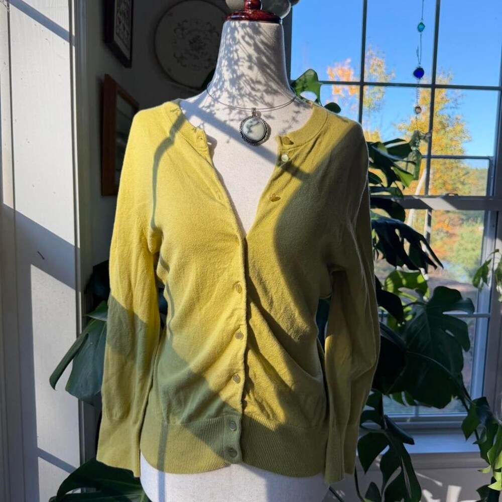 banana republic avocado green knit button up cotton cardigan medium
